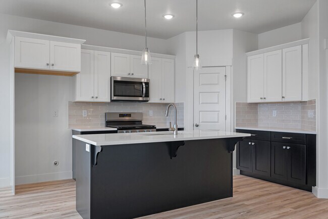 Building Photo - 686 S 4500 S