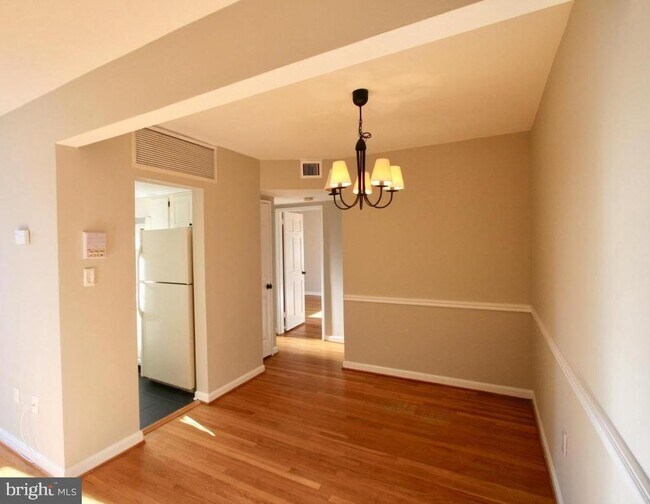 Foto del edificio - 2610 Tunlaw Rd NW