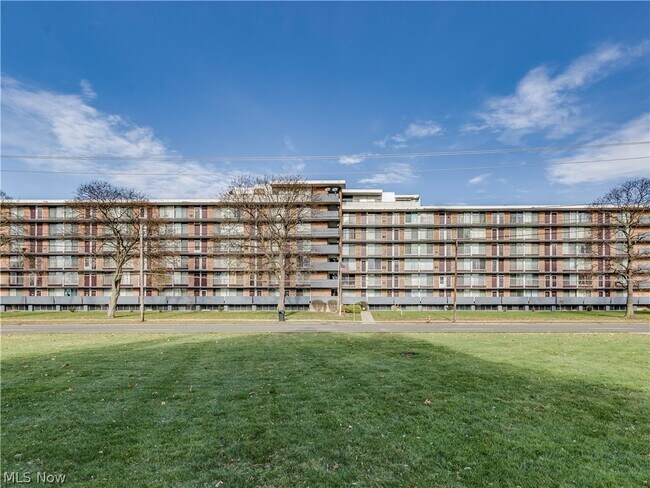 Foto del edificio - 2331 E Market St