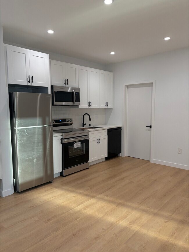 Brand new appliances (microwave and dishwasher included) - 7834 S Harvard Blvd