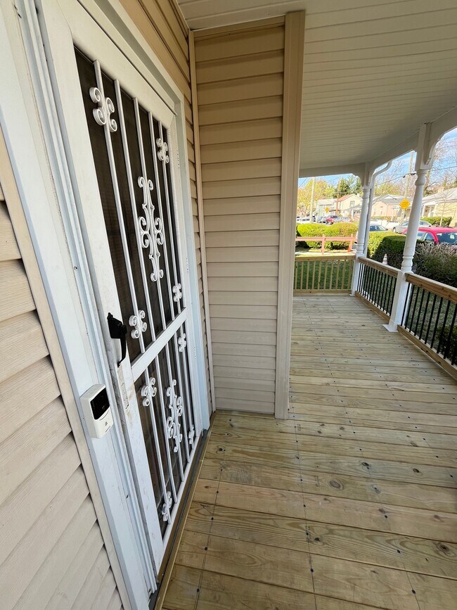 Foto del edificio - 301-10 1/2 10 1/2 St NW