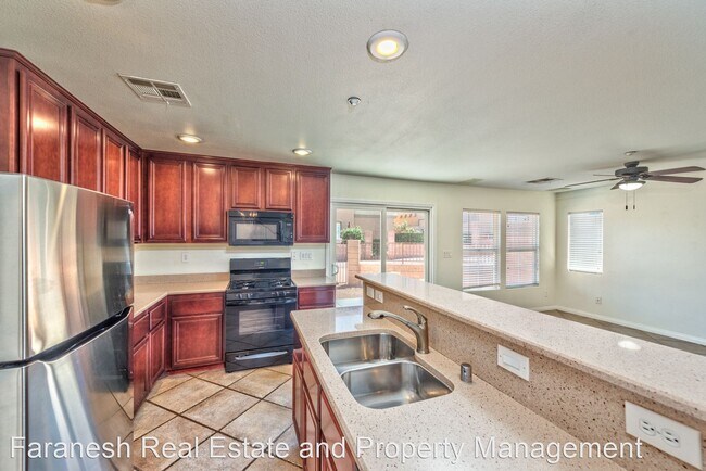 Building Photo - 3 br, 2.5 bath House - 1140 Safari Creek Dr