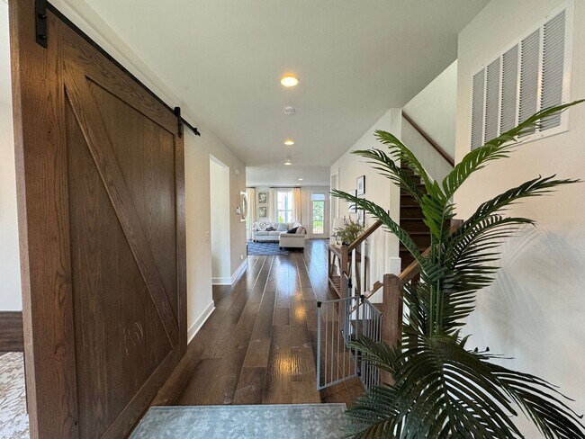 Foto del edificio - Stylish And Spacious 4 Bed 3.5 Bath Home I...