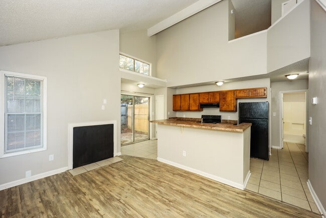 Foto del edificio - 8536 Pineland Dr