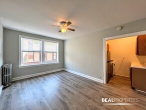 Building Photo - 711 W Belmont Ave