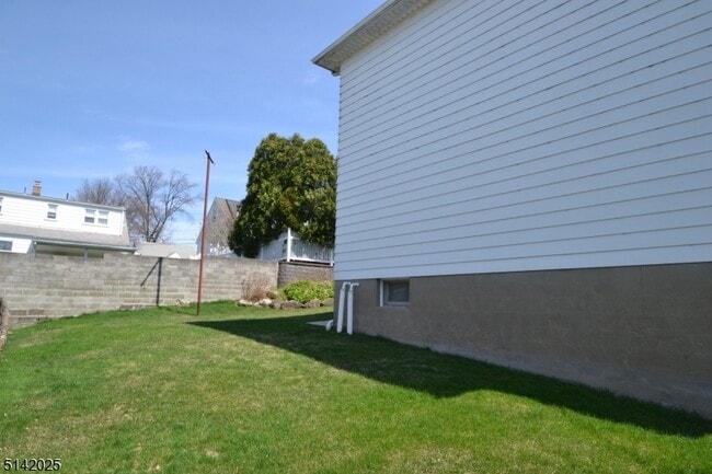 Building Photo - 82 Rose Pl