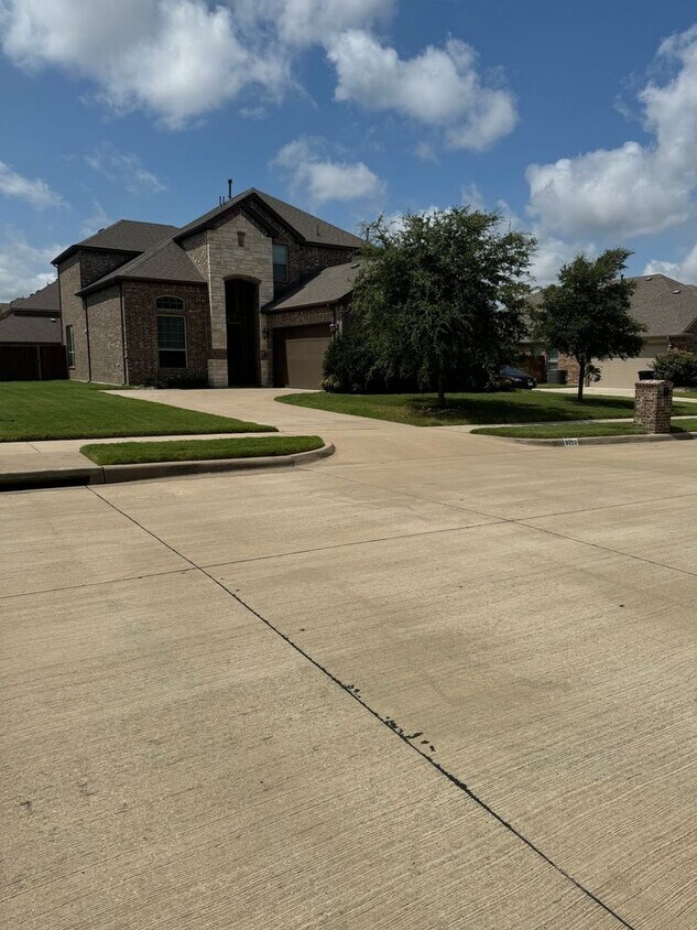 Primary Photo - 3222 Rheims Dr