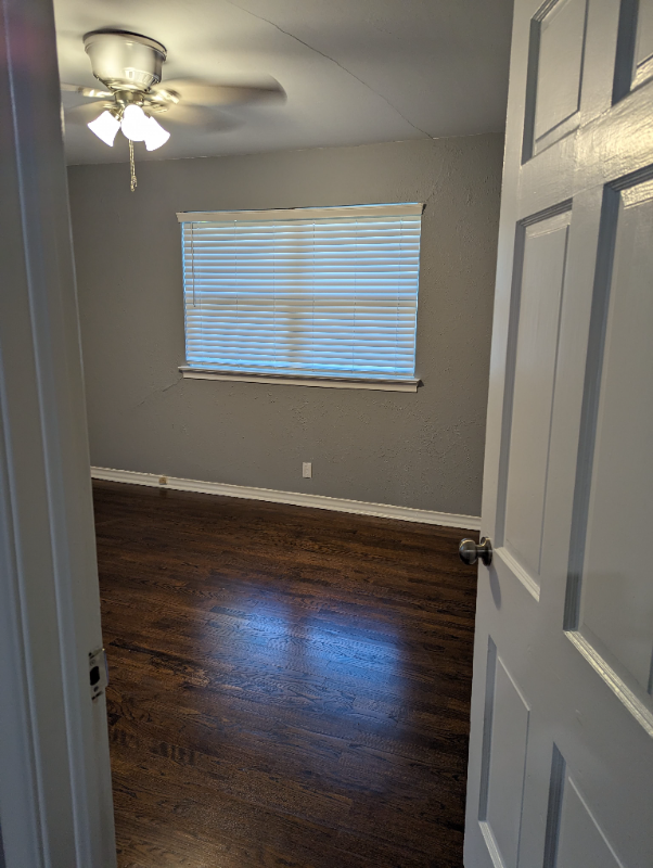 Building Photo - 606 S Weatherred Dr