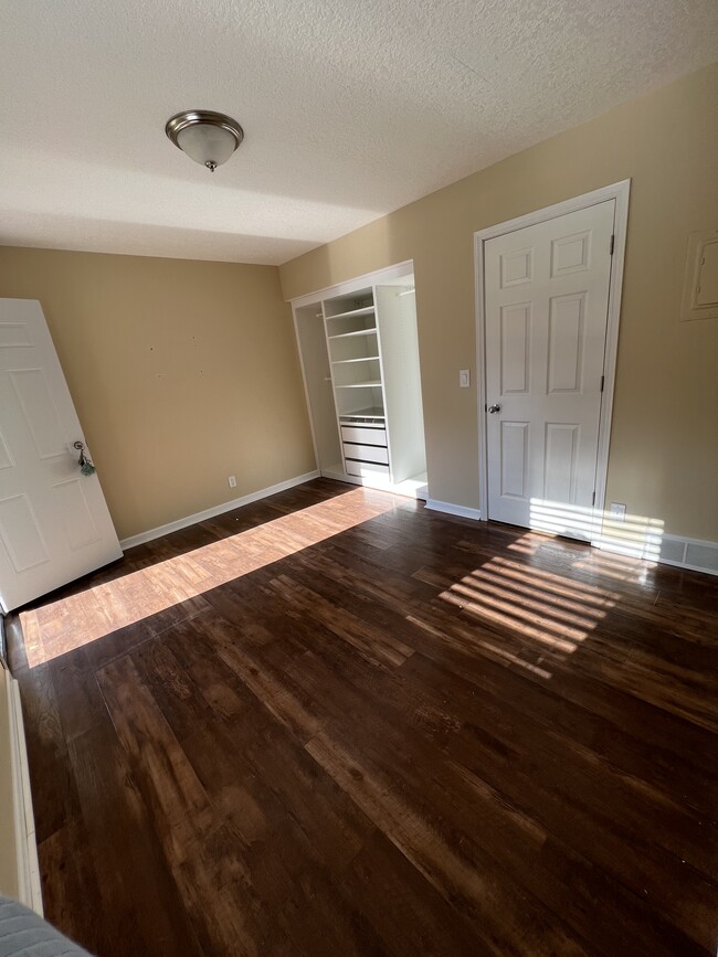 Bedroom with built-in closet - 1020 Oneida Ave