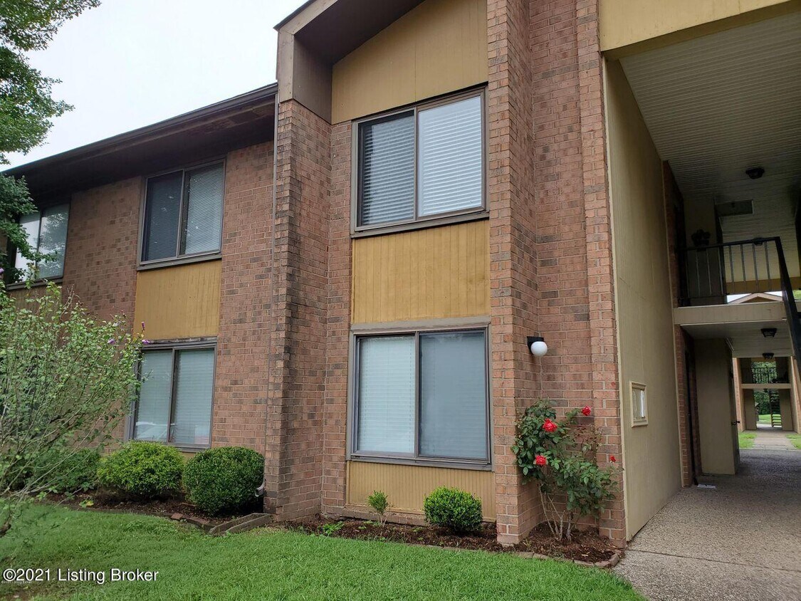7090 Wildwood Cir Unit 35, Louisville, KY 40291 Condo for Rent in