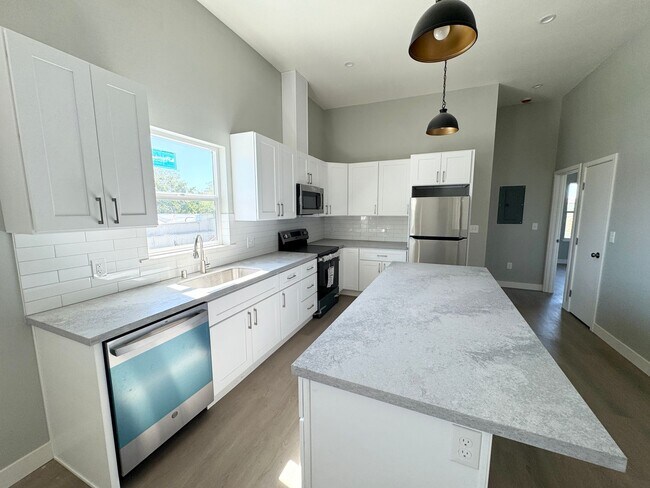 Foto del edificio - Executive Fully Upgraded Condo in Downtown Livermore