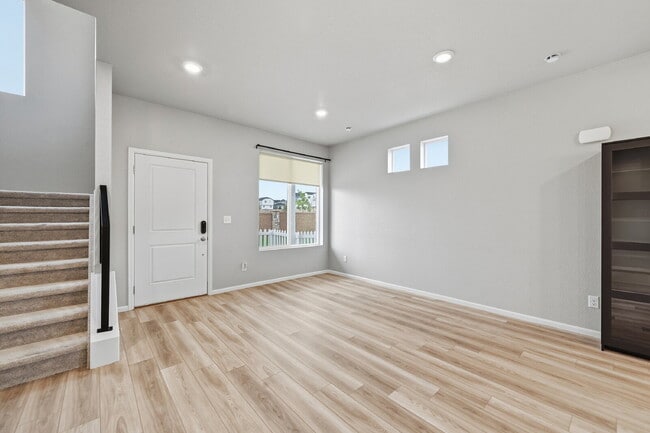 Building Photo - $2,295.95 4 bed, 2.5 bath located in Colorado Springs with a washer and dryer.
