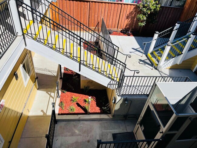 Foto del edificio - 301 Grand Ave