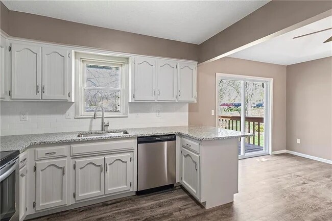 Building Photo - 10452 N Cherry Dr