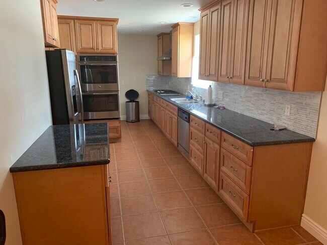 Foto del edificio - 4825 Densmore Ave