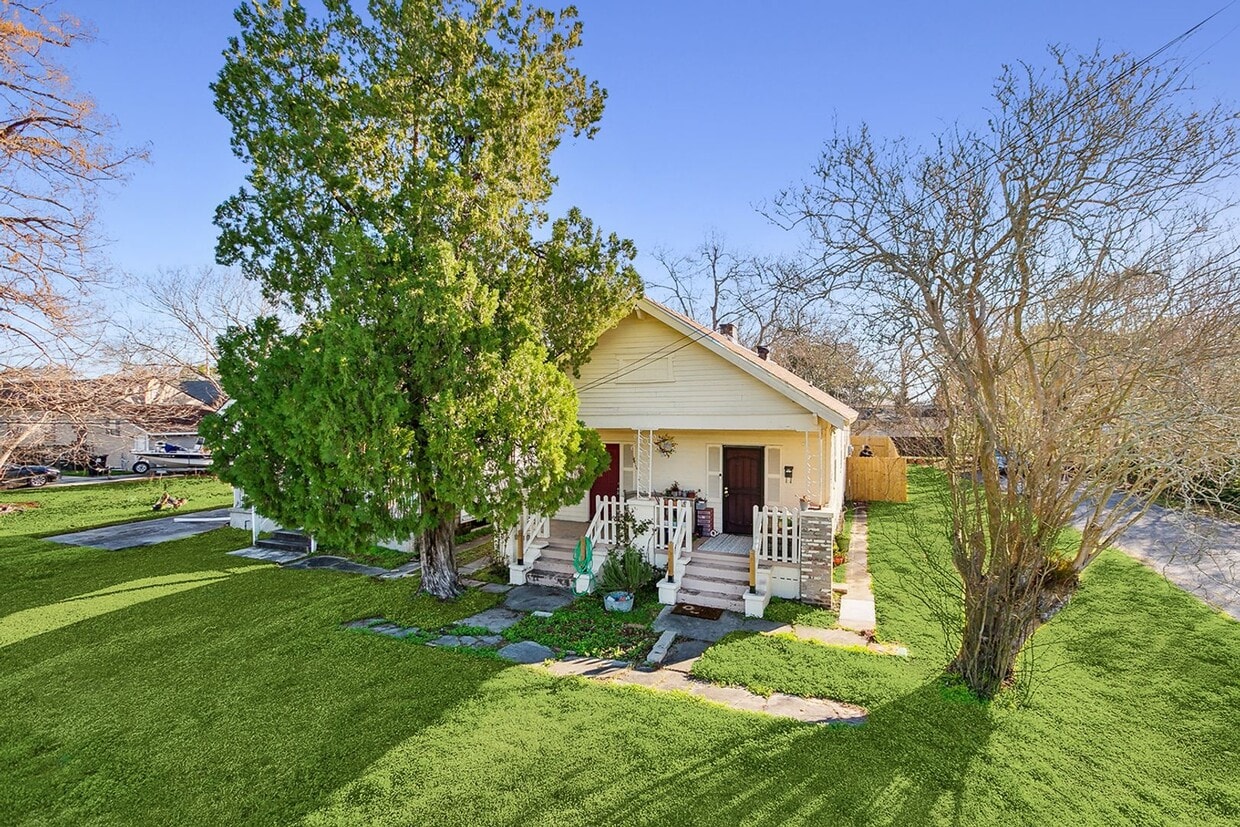Primary Photo - New Price! Reduced Deposit! Westbank 2 Bed...