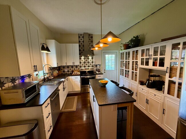 Building Photo - 918 Gratz St