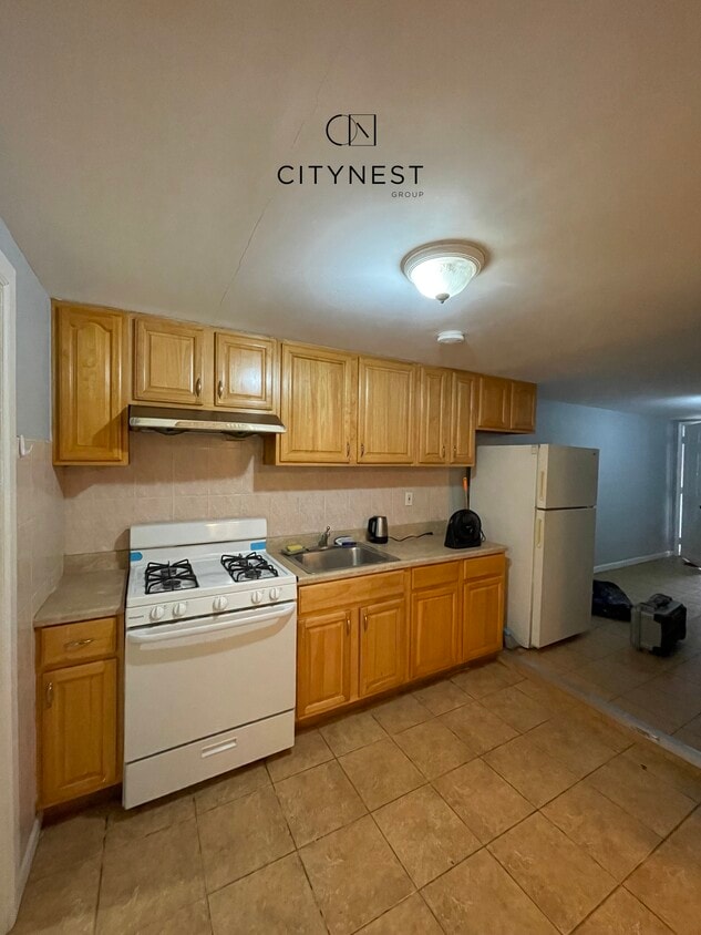 Primary Photo - 421 Marine Ave