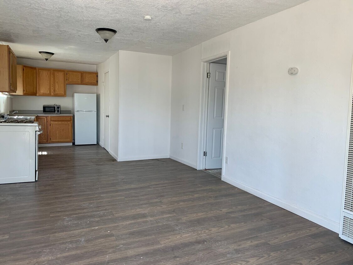 Foto del edificio - Charming 1 Bed / 1 Bath Duplex with Drivew...