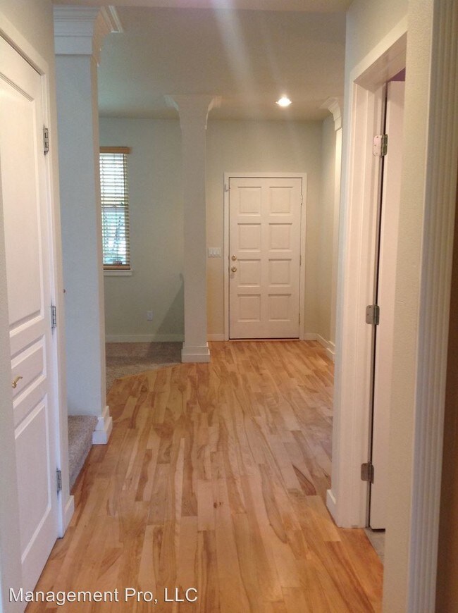 Building Photo - 6241 E Gateway Ct