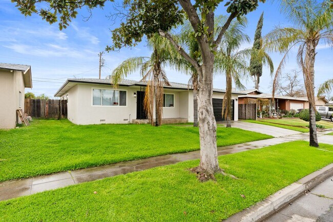 Building Photo - Beautiful updated 4 bedroom 1.5 bathroom h...