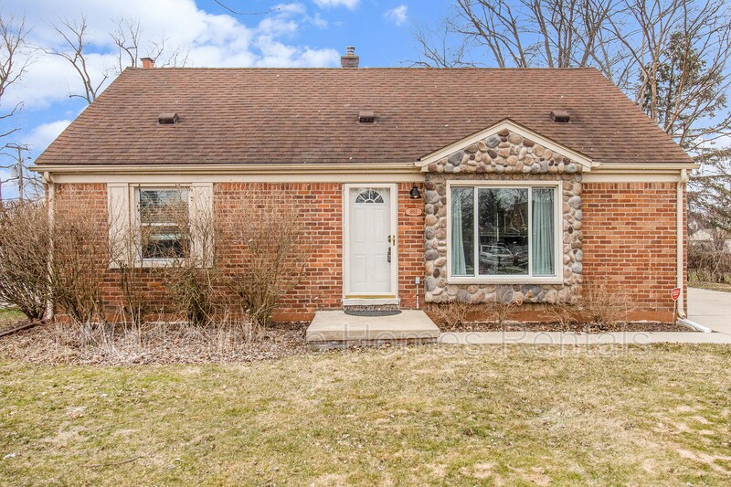 1882 Beverly St, Sylvan Lake, MI 48320 House Rental in Sylvan Lake