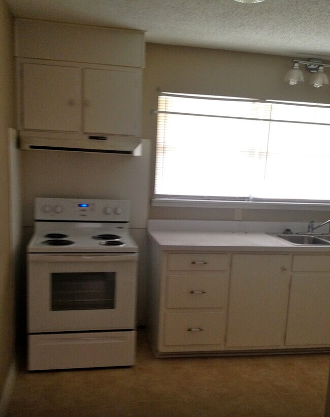 Building Photo - 5309 Leawood