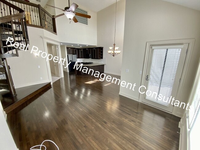 Building Photo - 2 Bedroom  2.5 Bath Condo in Mission Farms!