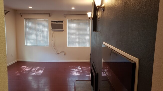 Living room - 2907 Plover St