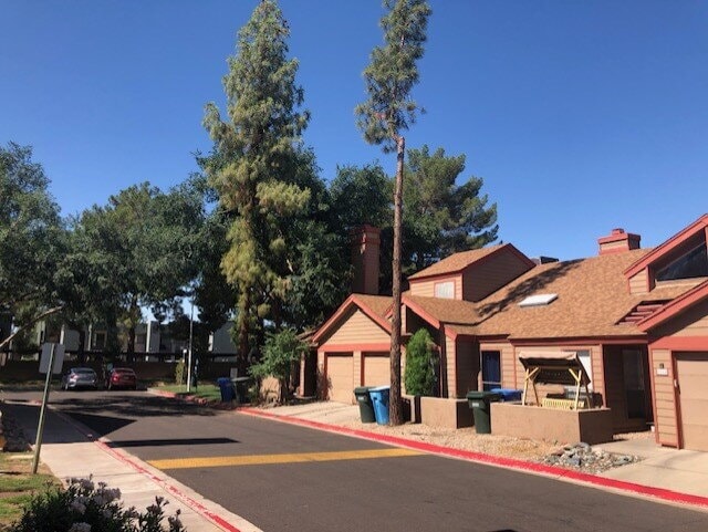 Building Photo - "Charming 2-Bed, 2-Bath Glendale Retreat w...