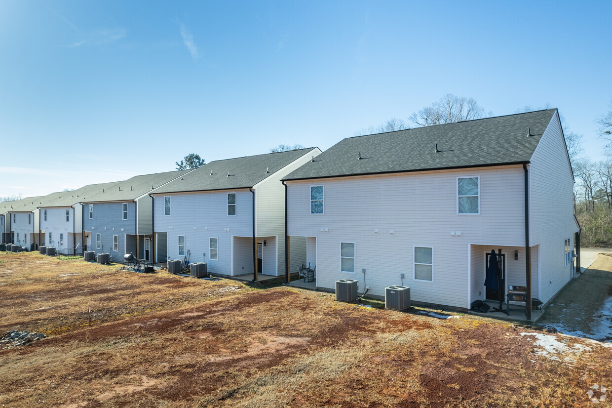 Building Photo - 653-699 Neighborhood Rd