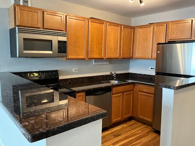 Foto del edificio - 655 W Irving Park Rd