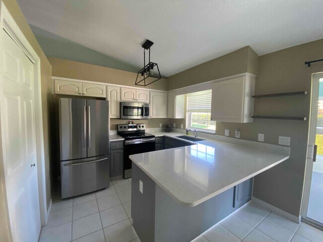 Building Photo - 3915 E Lake Todd Dr