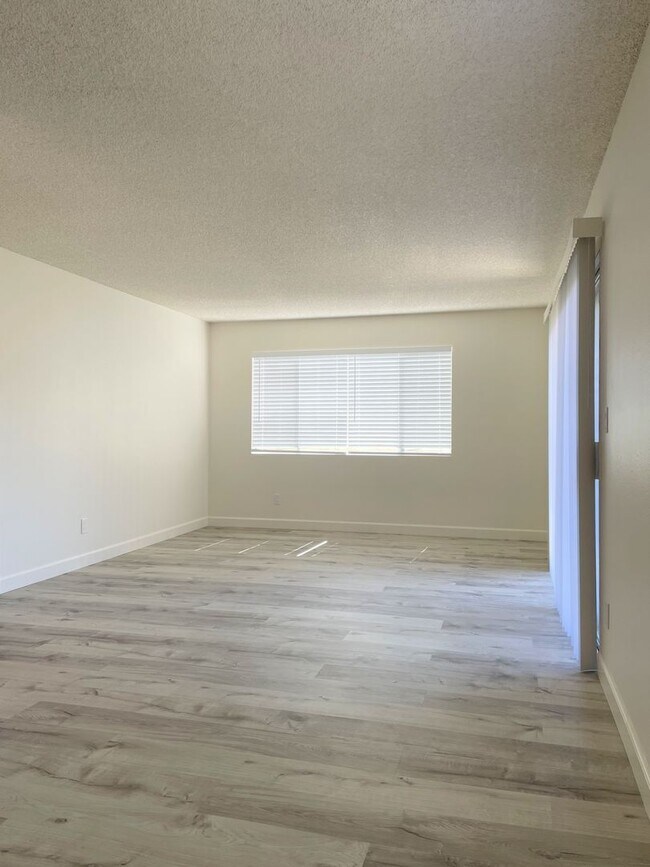 Foto del edificio - 1255 W 7th St