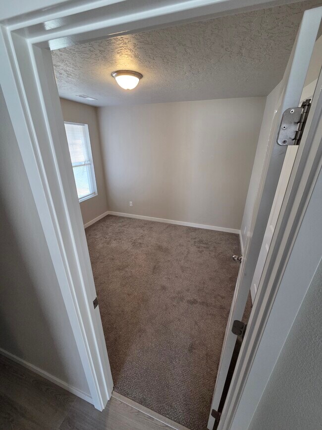 Foto del edificio - 17649 Desert Rdg Ave