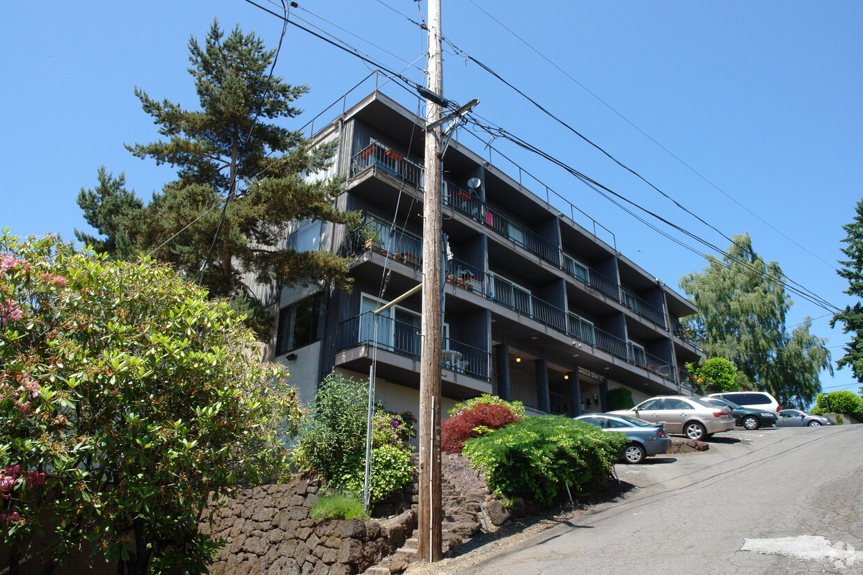 Primary Photo - Hilltop House Apts.