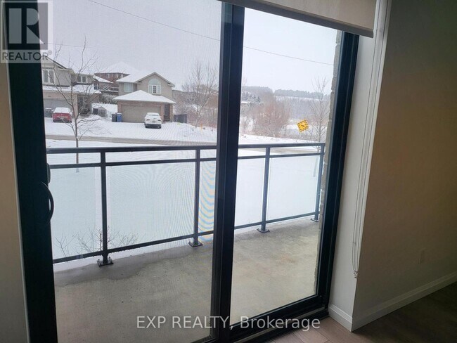 Building Photo - 144 Watson Rd N