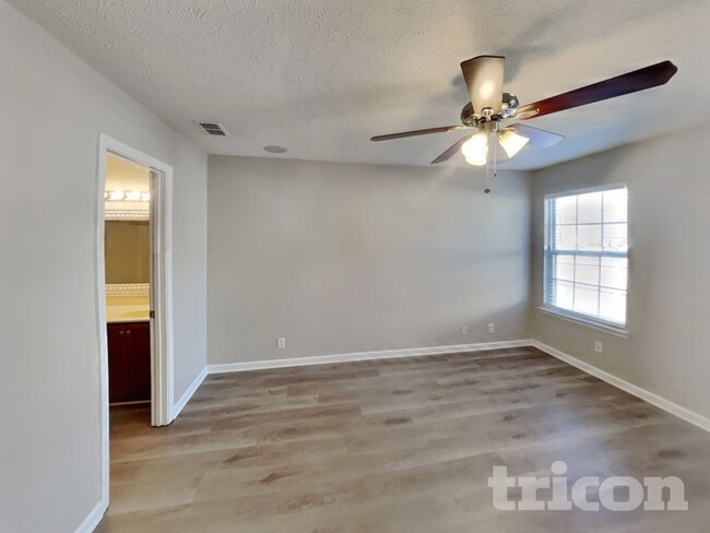 Building Photo - 3230 Oneida Ct