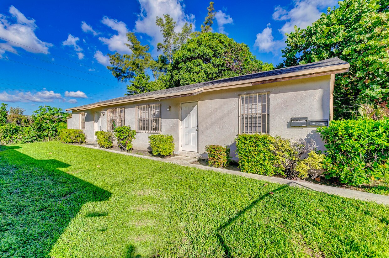 Foto principal - 3805 Windsor Ave