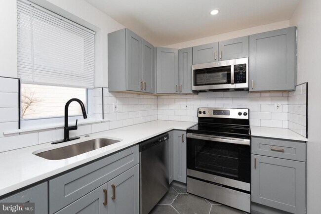 Building Photo - 236 Benezet St