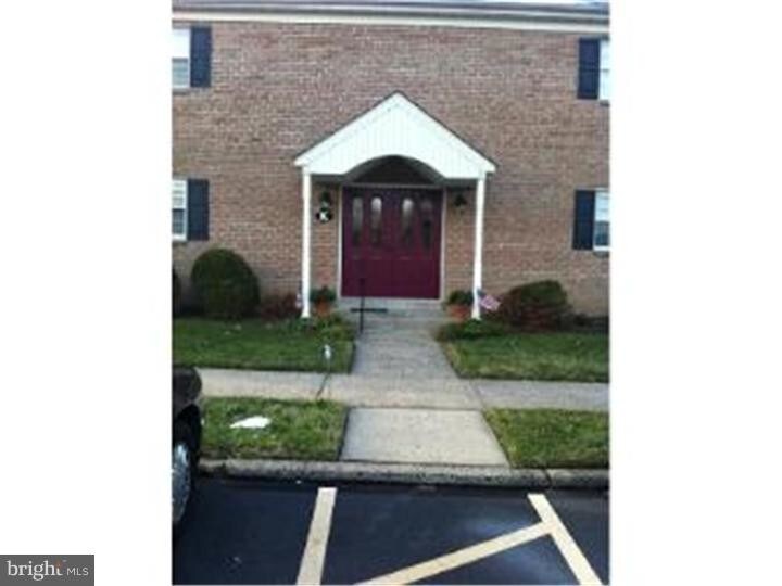 Primary Photo - 104 Hampton Dr