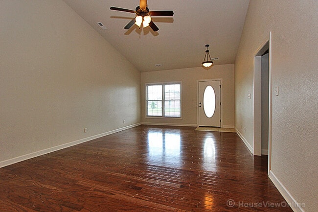 Building Photo - Whetstone Way 324/326