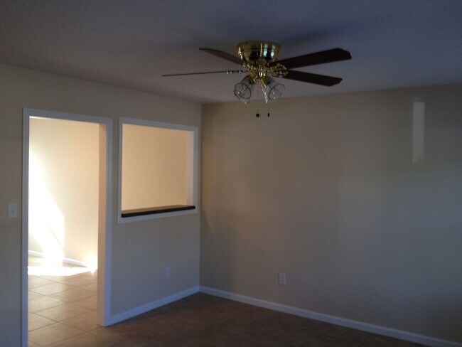 Building Photo - Haymont Area -2 Bedroom Town home for rent! Available 5/1/2026
