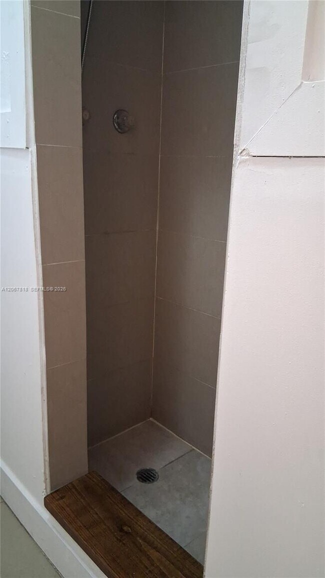 Foto del edificio - 428 NE 82nd St