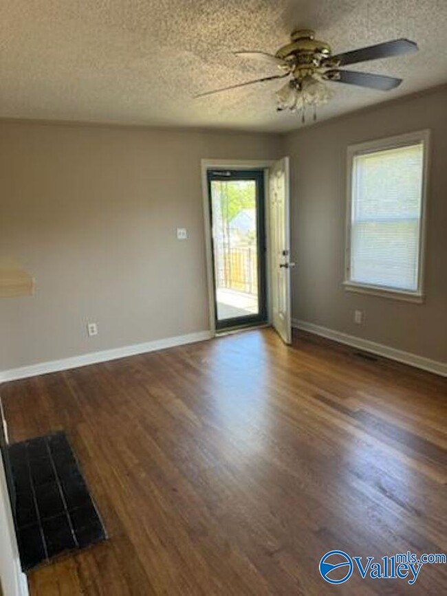 Foto del edificio - 3902 Birch Ave SW