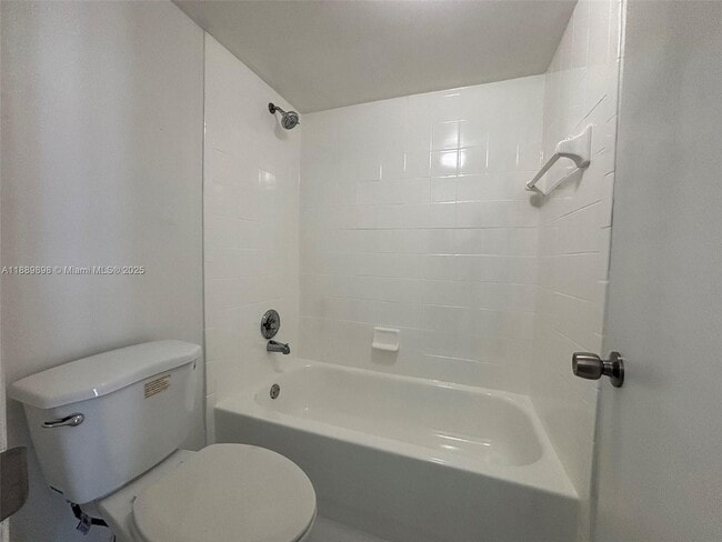 Foto del edificio - 19715 SW 114th Ave