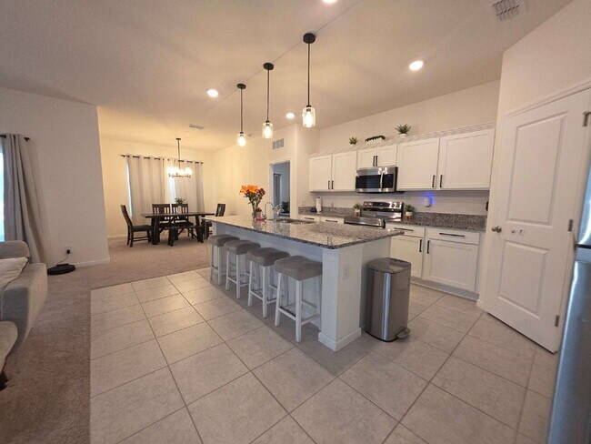 Foto del edificio - 2024 Like new gorgeous 4 bedroom/2 bath home close to historic Sanford
