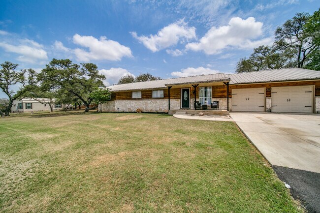 Building Photo - 754 Guadalupe Dr