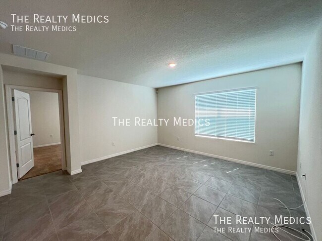 Building Photo - 536 Emily Gln St