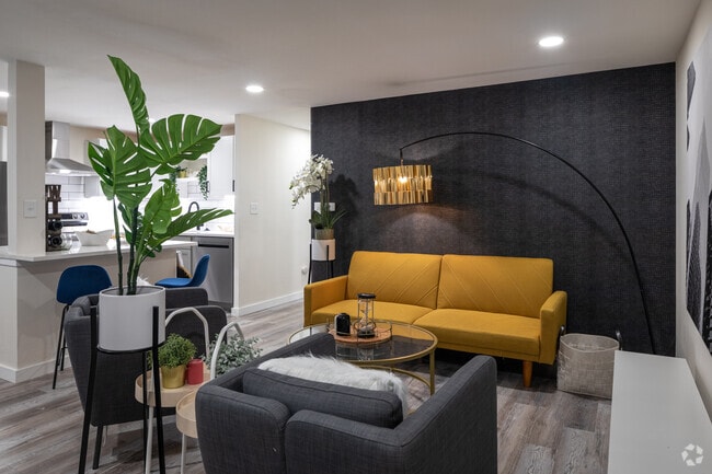 2BR, 1BA - 803SF - The Iris